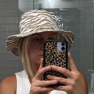 Princess Polly bucket hat